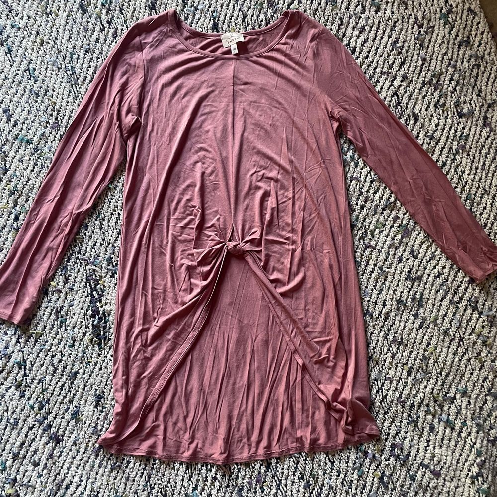 EMBER women's mauve‎ long sleeve knit blouse size Large front twist hi-low